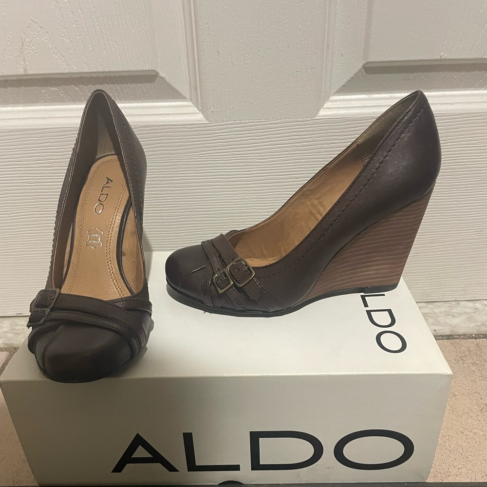 Aldo Dark brown leather wedges